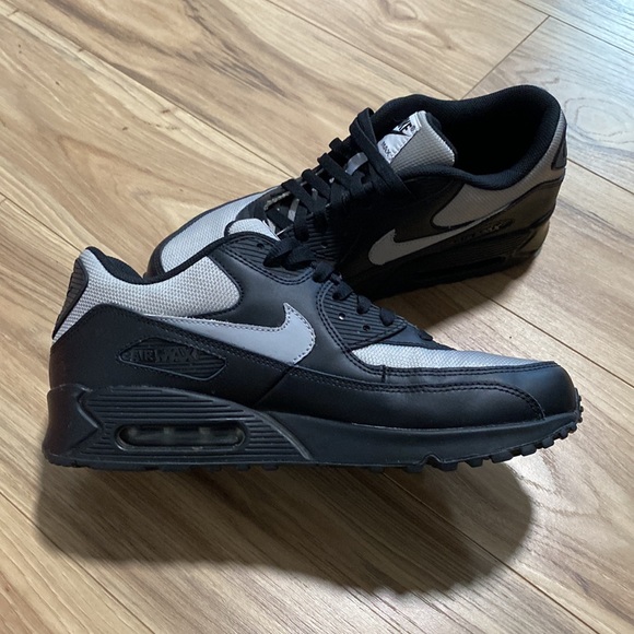 Nike AirMax 90 by Nike I.D. 931902-991 - Picture 5 of 10